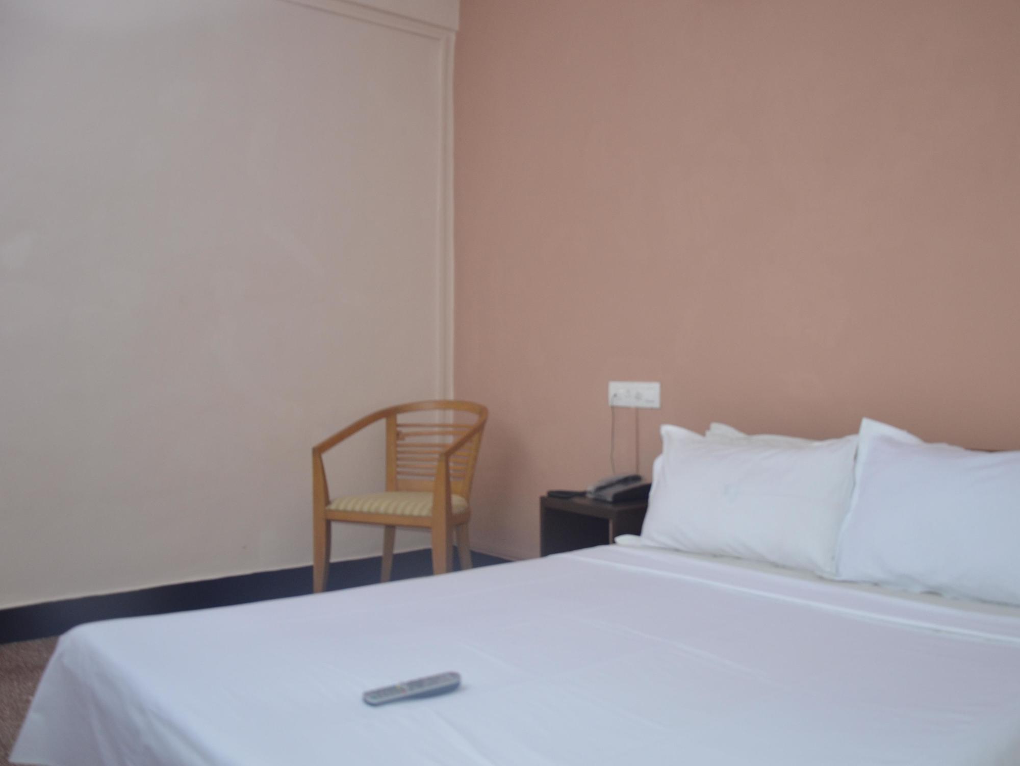 Hotel Ferreira Resort Лонавала Экстерьер фото