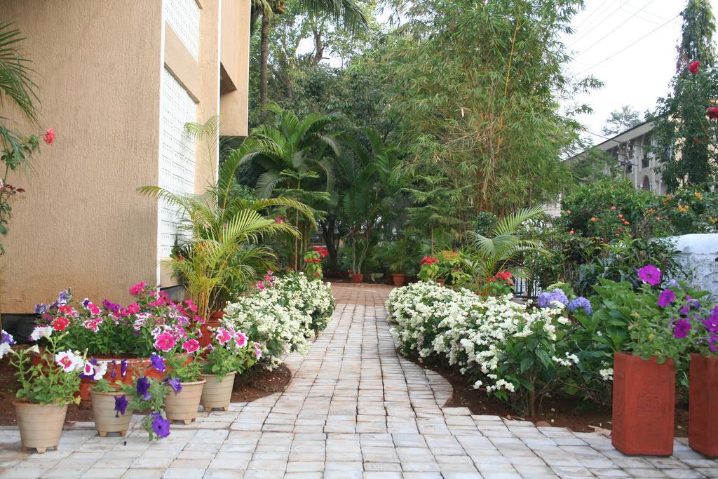 Hotel Ferreira Resort Лонавала Экстерьер фото